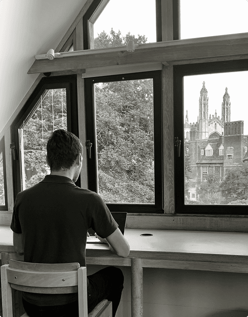 Jason Mashinchi in library